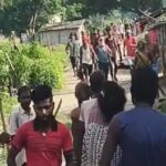 बच्चे के चॉकलेट का डब्बा छूने पर विवाद 2