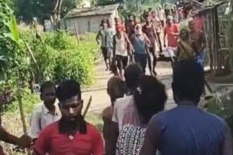 बच्चे के चॉकलेट का डब्बा छूने पर विवाद 6