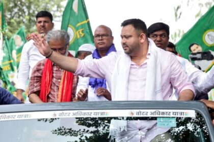 चुनावी रणभूमि में उतरे तेजस्वी: ‘बिहार अधिकार यात्रा’ से गरमाई सियासत। 12