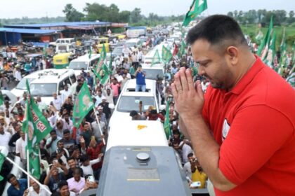 चुनावी रणभूमि में उतरे तेजस्वी: ‘बिहार अधिकार यात्रा’ से गरमाई सियासत। 2