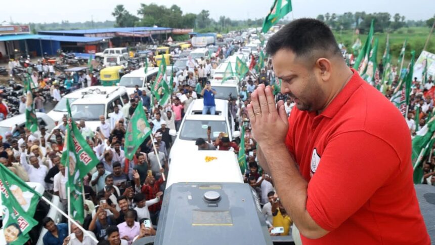 चुनावी रणभूमि में उतरे तेजस्वी: ‘बिहार अधिकार यात्रा’ से गरमाई सियासत। 1