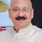 पीएम होकर भी अपने से नजर आते हैं मोदी 2
