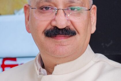 पीएम होकर भी अपने से नजर आते हैं मोदी 2