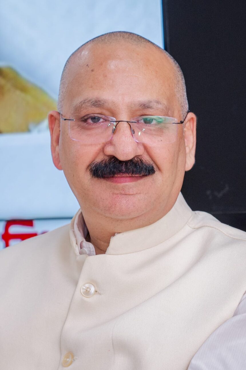पीएम होकर भी अपने से नजर आते हैं मोदी 1