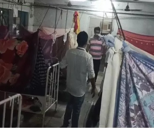 मुख्य द्वार पर रखे दीपक से घर में लगी आग, चंद मिनटों में हो गई विकरालबीओआई के आरएम, पत्नी और 2 बच्चे झुलसे; गंभीर हालत में सभी पटना रेफर 2