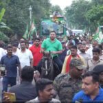 तेजस्वी यादव की बिहार अधिकार यात्रा: मोकामा में घोड़े पर सवार होकर अनंत सिंह को दिखाया राजनीतिक दम 3