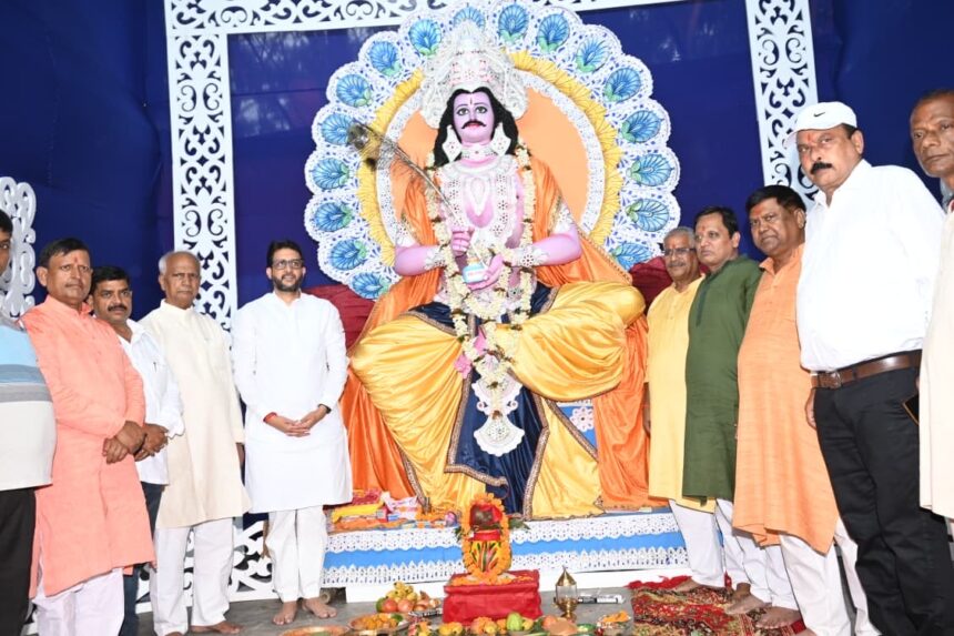 पटना में भव्य उत्साह के साथ मनाई गई चित्रगुप्त पूजा: भाजपा नेता ऋतुराज सिन्हा ने की विशेष आराधना 1