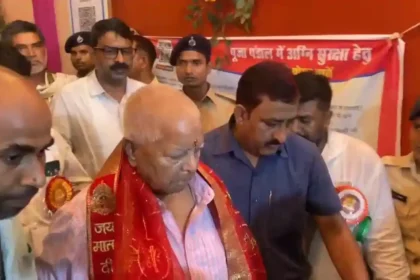 लालू प्रसाद यादव ने डाक बंगला चौराहा पंडाल में की माँ दुर्गा की पूजा, समर्थकों में दिखा भारी उत्साह 2