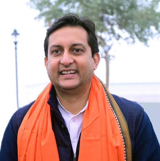 पटना में भव्य उत्साह के साथ मनाई गई चित्रगुप्त पूजा: भाजपा नेता ऋतुराज सिन्हा ने की विशेष आराधना 2 पटना में भव्य उत्साह के साथ मनाई गई चित्रगुप्त पूजा: भाजपा नेता ऋतुराज सिन्हा ने की विशेष आराधना 2