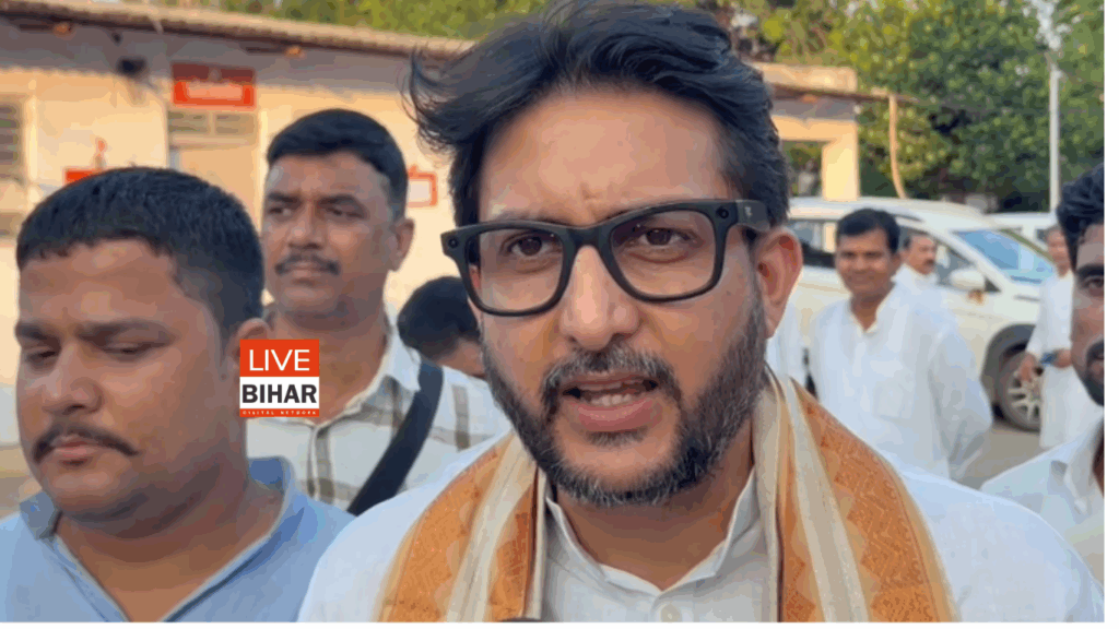 ऋतुराज सिंह ने हटाया झूठ का पर्दा: तेजस्वी यादव का 1.65 करोड़ परिवारों को रोजगार देने का वादा असंभव 2 ऋतुराज सिंह ने हटाया झूठ का पर्दा: तेजस्वी यादव का 1.65 करोड़ परिवारों को रोजगार देने का वादा असंभव 1