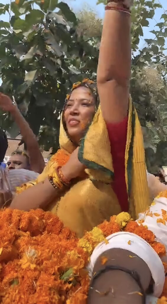 भोजपुरी स्टार पवन सिंह से विवाद के बीच ज्योति सिंह का बड़ा ऐलान: काराकाट सीट से निर्दलीय उम्मीदवार के रूप में उतरेंगी 2 भोजपुरी स्टार पवन सिंह से विवाद के बीच ज्योति सिंह का बड़ा ऐलान: काराकाट सीट से निर्दलीय उम्मीदवार के रूप में उतरेंगी 1