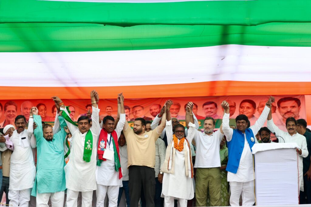 बिहार चुनाव 2025: 14 नवंबर को होगा ‘निर्णायक दिन’, नेताओं के वादों और जनता के मूड में दिखा जबरदस्त बदलाव 3 बिहार चुनाव 2025: 14 नवंबर को होगा ‘निर्णायक दिन’, नेताओं के वादों और जनता के मूड में दिखा जबरदस्त बदलाव 2