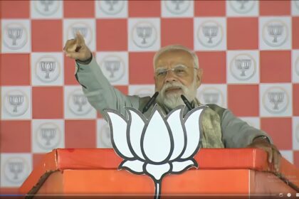 राहुल गांधी बिहार चुनाव रैली में विवादित बयान देते हुए, ‘PM मोदी डांस’ टिप्पणी पर मचा सियासी बवाल