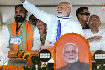 सहरसा में बिहार चुनाव 2025 के दौरान पीएम मोदी की चुनावी रैली में संबोधन करते हुए