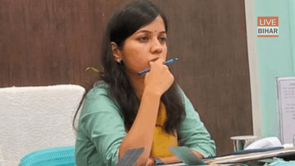 Bihar News: आदर्श आचार संहिता उल्लंघन पर बड़ी कार्रवाई – पटना नगर निगम ने 3 कर्मचारियों को किया बर्खास्त, चुनावी माहौल में सख्ती तेज़ 2 Bihar News: आदर्श आचार संहिता उल्लंघन पर बड़ी कार्रवाई – पटना नगर निगम ने 3 कर्मचारियों को किया बर्खास्त, चुनावी माहौल में सख्ती तेज़ 1