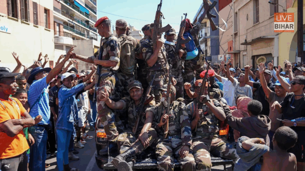 मेडागास्कर में सैन्य तख़्तापलट: GEN-Z आंदोलन ने सत्ता पलट दी, 2 साल तक सेना संभालेगी देश की बागडोर 2 मेडागास्कर में सैन्य तख़्तापलट: GEN-Z आंदोलन ने सत्ता पलट दी, 2 साल तक सेना संभालेगी देश की बागडोर 1