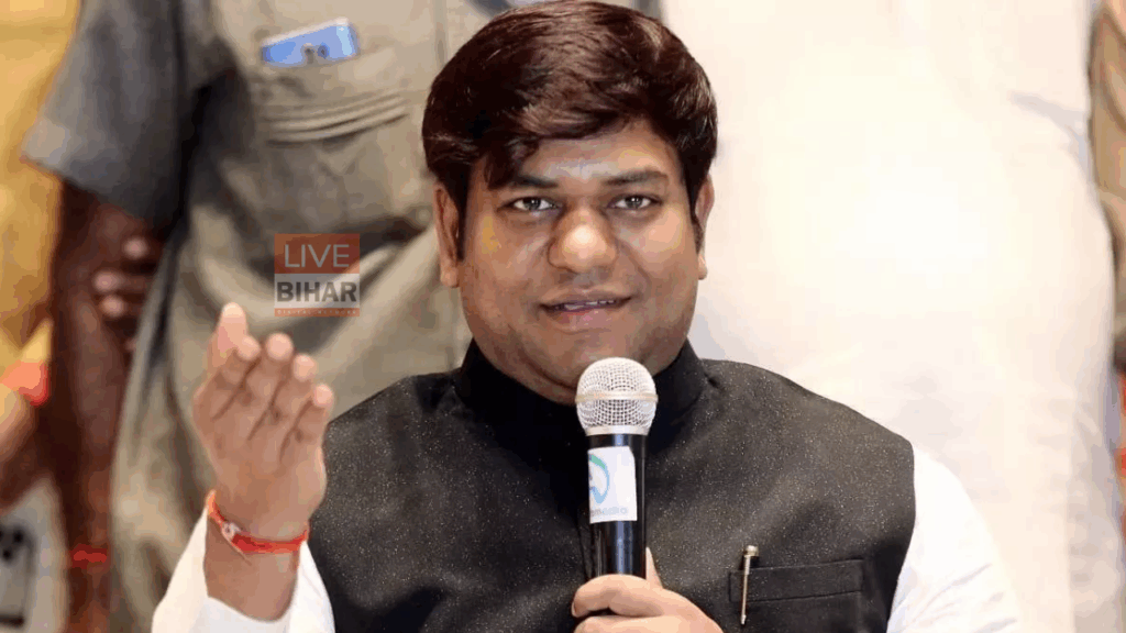 “बदलाव की लहर: मुकेश सहनी का बड़ा ऐलान — बिहार में बनेगी महागठबंधन की सरकार, मल्लाह का बेटा बनेगा डिप्टी CM!” 1