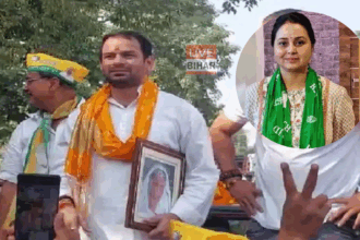तेज प्रताप यादव महुआ विधानसभा सीट से नामांकन करते हुए, हाथ में दादी मरछिया देवी की तस्वीर लिए हुए