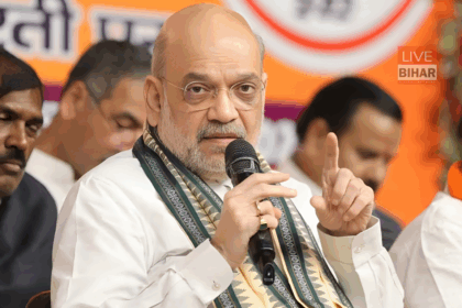 अमित शाह दरभंगा की जनसभा में नीतीश कुमार को एनडीए का मुख्यमंत्री चेहरा घोषित करते हुए
