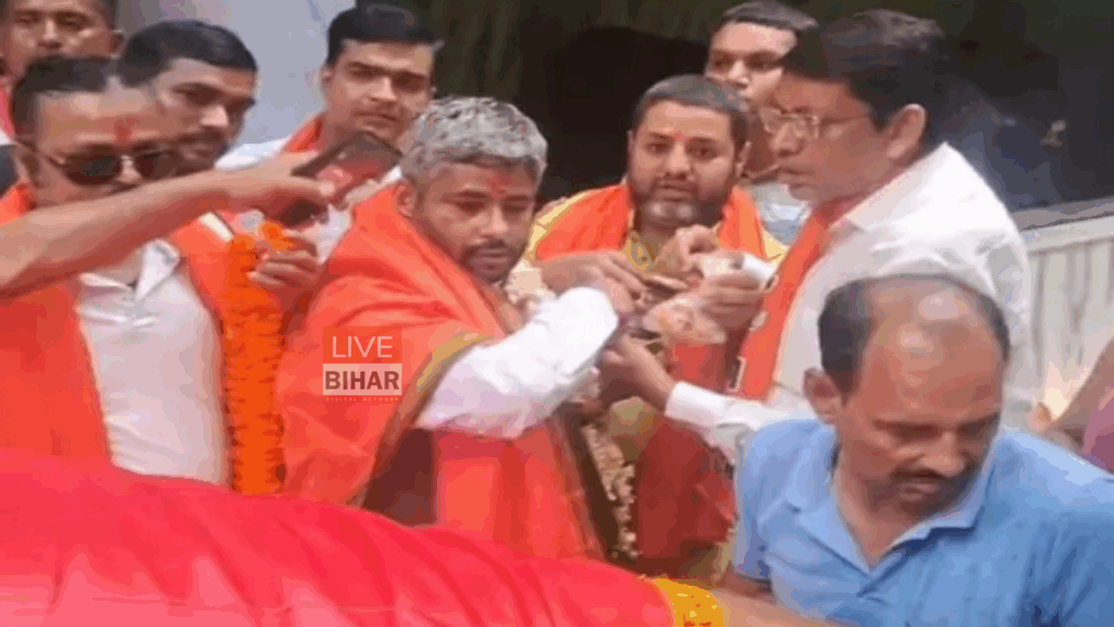 भाजपा प्रत्याशी रोहित पांडेय ने दाखिल किया नामांकन, समर्थकों की उमड़ी भीड़ ! गौशाला से निकली भव्य रैली, कहा - विकास और सुशासन पर होगा चुनाव 2 भाजपा प्रत्याशी रोहित पांडेय ने दाखिल किया नामांकन, समर्थकों की उमड़ी भीड़ ! गौशाला से निकली भव्य रैली, कहा - विकास और सुशासन पर होगा चुनाव 1