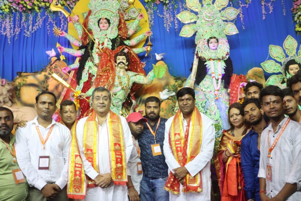 महानवमी पर मुकेश सहनी ने की माँ दुर्गा की आराधना, पटना के विभिन्न पूजा पंडालों में पहुंचे वीआईपी संस्थापक 2