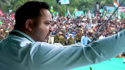 Bihar Election 2025: तेजस्वी यादव का 30,000 रुपये वाला बड़ा वादा, जीविका दीदियों और संविदा कर्मियों को स्थायी करने का ऐलान 2 Bihar Election 2025: तेजस्वी यादव का 30,000 रुपये वाला बड़ा वादा, जीविका दीदियों और संविदा कर्मियों को स्थायी करने का ऐलान 1