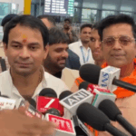 पटना एयरपोर्ट पर रवि किशन और तेज प्रताप यादव की मुलाकात