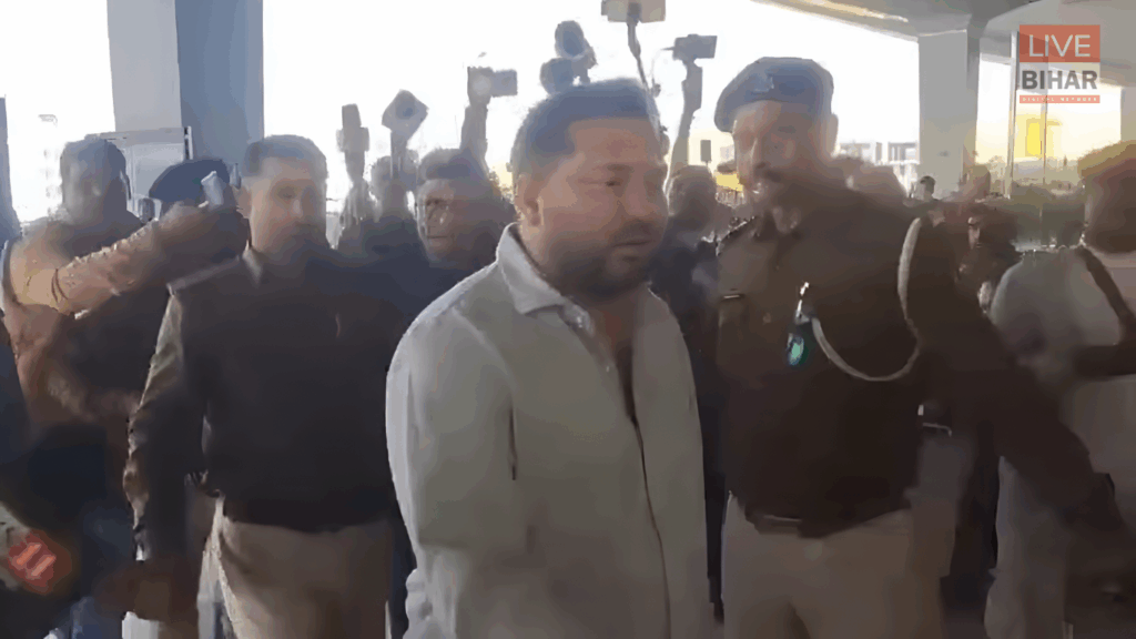 RJD-CONGRESS बिहार कांग्रेस की बड़ी समीक्षा: हार की जिम्मेदारी तय होगी, तेजस्वी चुप्पी साधकर दिल्ली रवाना 2 RJD-CONGRESS बिहार कांग्रेस की बड़ी समीक्षा: हार की जिम्मेदारी तय होगी, तेजस्वी चुप्पी साधकर दिल्ली रवाना 1