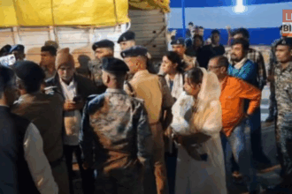 Bihar Election 2025 सासाराम स्ट्रांग रूम में ट्रक घुसा, मचा हड़कंप