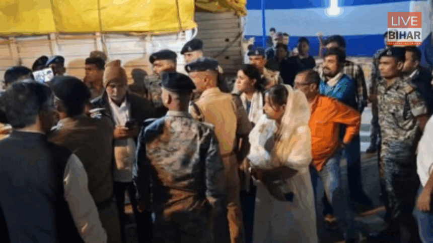 Bihar Election 2025 सासाराम स्ट्रांग रूम में ट्रक घुसा, मचा हड़कंप