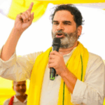 प्रशांत किशोर बिहार चुनाव 2025 बेतिया जनसभा में भाषण देते हुए