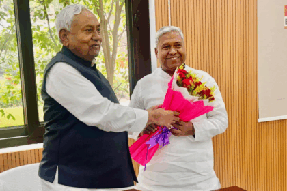 Santosh Kumar Suman meeting Nitish Kumar after Bihar Election 2025 victory