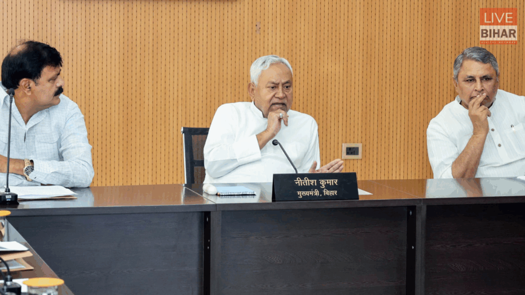 Bihar Cabinet: नीतीश की अंतिम कैबिनेट बैठक में दो बड़े फैसलों पर मुहर, थोड़ी देर में सौंपेंगे इस्तीफ़ा—बदलने वाला है बिहार का सियासी समीकरण 2 Bihar Cabinet: नीतीश की अंतिम कैबिनेट बैठक में दो बड़े फैसलों पर मुहर, थोड़ी देर में सौंपेंगे इस्तीफ़ा—बदलने वाला है बिहार का सियासी समीकरण 1