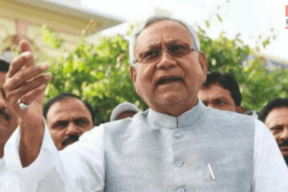 CM Nitish Resigns Big Update: नीतीश कुमार अंतिम कैबिनेट के बाद राज्यपाल से मुलाकात करते हुए