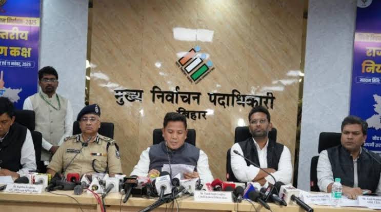 बिहार निर्वाचन आयोग 2025 Update : दूसरे चरण की वोटिंग में 66.90% की रिकॉर्ड तोड़ भागीदारी, महिलाओं की निर्णायक उपस्थिति से नया इतिहास रचा  1