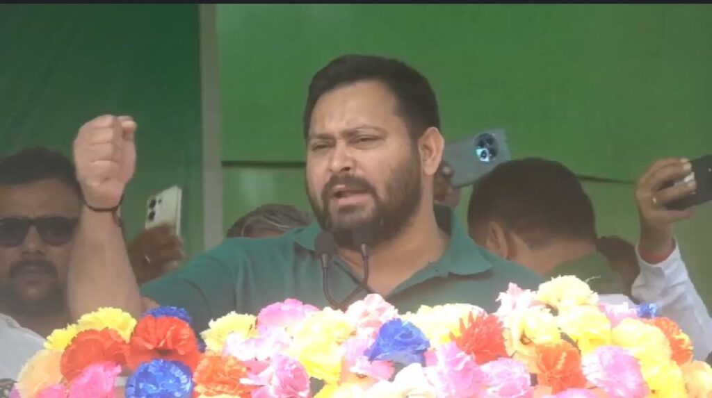 Bihar Election 2025: Tejaswi Yadav In Rally: तेजस्वी का दवा पीएम मोदी पर लगाया आरोप कहा मेरे पीछे 30-30 हेलीकाप्टर लगवाए गए। 2 Bihar Election 2025: Tejaswi Yadav In Rally: तेजस्वी का दवा पीएम मोदी पर लगाया आरोप कहा मेरे पीछे 30-30 हेलीकाप्टर लगवाए गए। 1