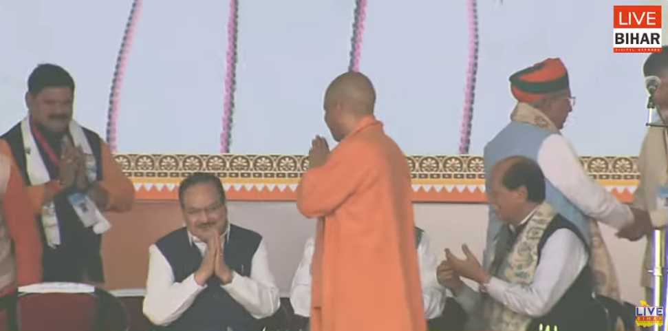 Nitish Kumar Shapath Grahan LIVE: ऐतिहासिक लम्हे में 10वीं बार सीएम पद की शपथ, गांधी मैदान में उमड़ा जनसैलाब 1