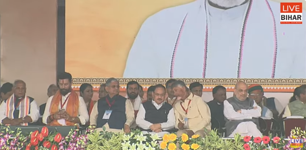 Nitish Kumar Shapath Grahan LIVE: ऐतिहासिक लम्हे में 10वीं बार सीएम पद की शपथ, गांधी मैदान में उमड़ा जनसैलाब 5