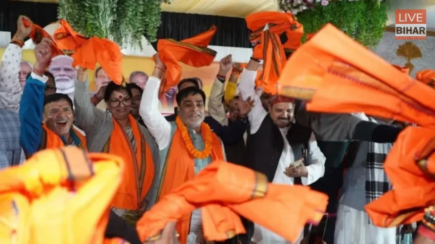 Ramkripal Yadav dancing on Pawan Singh song at Danapur BJP event