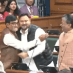 तेजस्वी यादव ने कृषि मंत्री रामकृपाल यादव को गले लगाकर बधाई दी