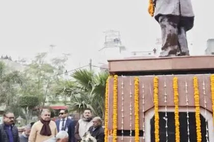 Bihar News: अरुण जेटली की जयंती आज, कड़ाके की ठंड में कंकड़बाग पार्क पहुंचे सीएम नीतीश, दी श्रद्धांजलि  4