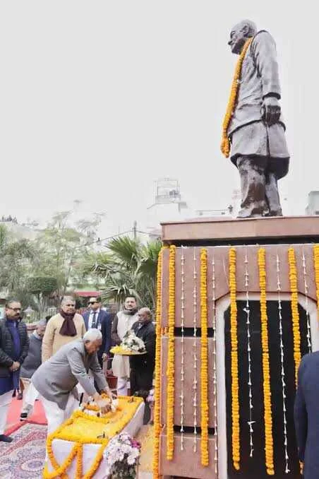 Bihar News: अरुण जेटली की जयंती आज, कड़ाके की ठंड में कंकड़बाग पार्क पहुंचे सीएम नीतीश, दी श्रद्धांजलि  1