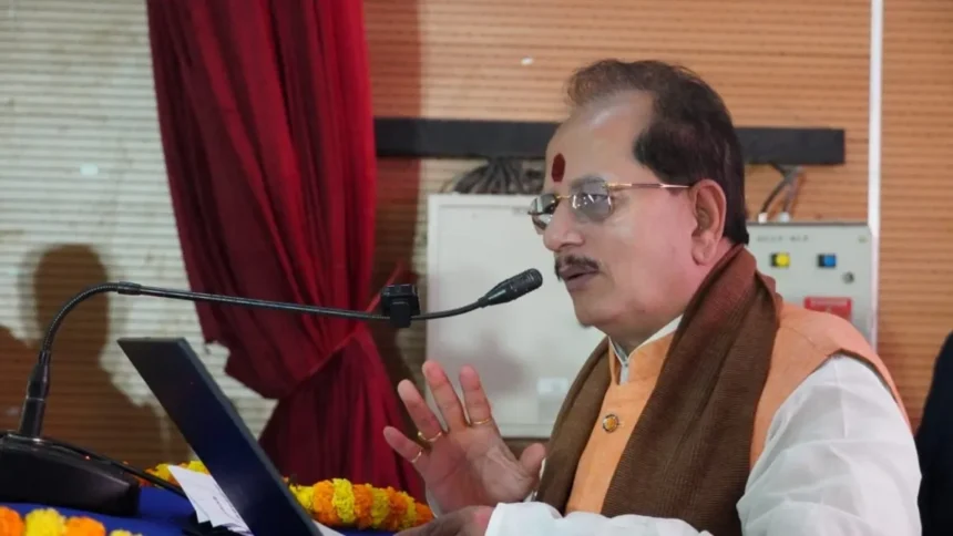 Vijay Sinha: भूमि सुधार को लेकर सख्त हुए मंत्री, भू-माफिया और दलालों पर कड़ी कार्रवाई के निर्देश 1