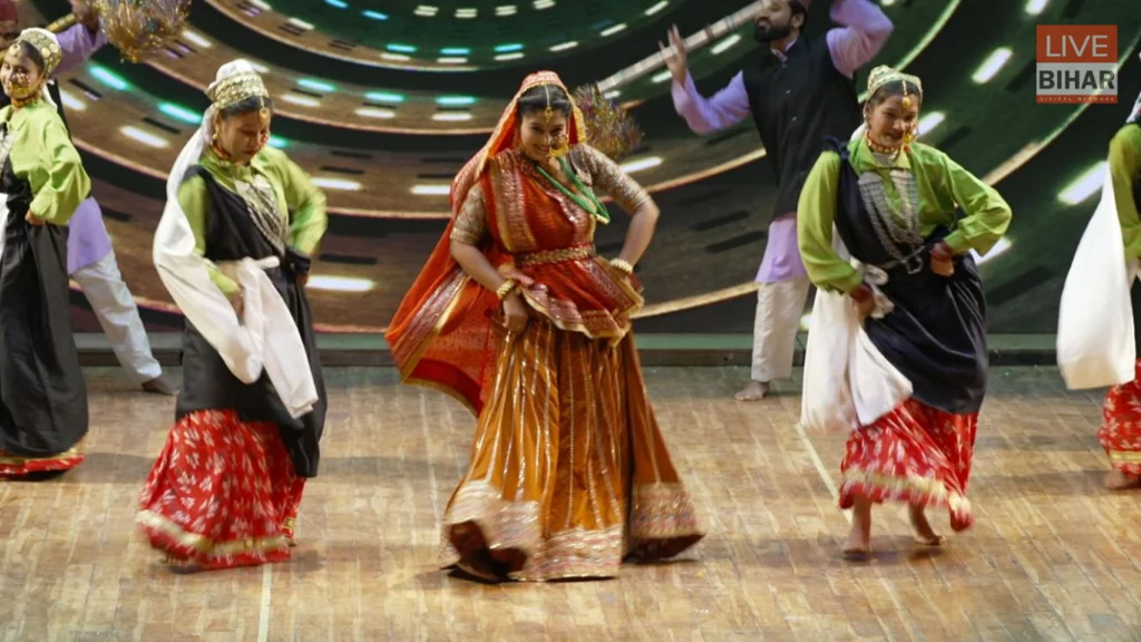 द्वितीय उत्तराखंडी फिल्म अवार्ड 2025: 500 हस्तियों की मौजूदगी में गढ़ी कैंट बना उत्तराखंडी सिनेमा का मंच 4 द्वितीय उत्तराखंडी फिल्म अवार्ड 2025: 500 हस्तियों की मौजूदगी में गढ़ी कैंट बना उत्तराखंडी सिनेमा का मंच 3