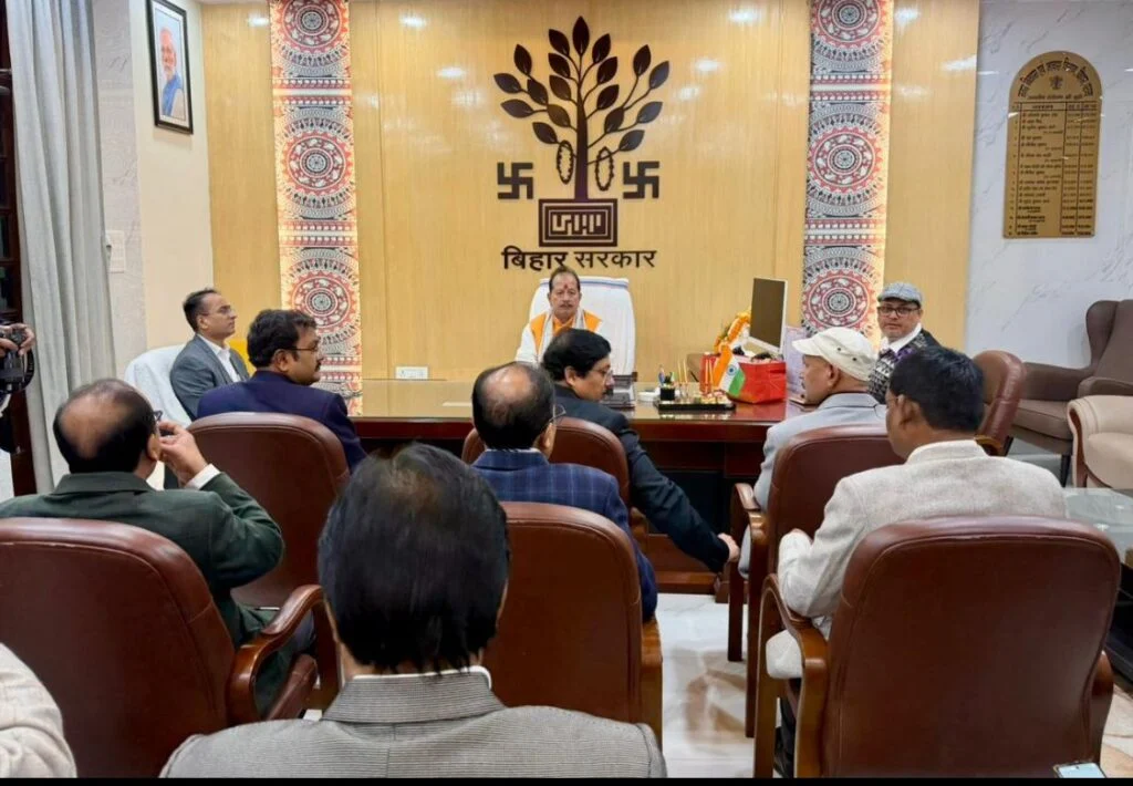 Bihar Politics: कार्यभार संभालते ही एक्टिव हुए डिप्टी सीएम विजय सिन्हा, नगर विकास विभाग की कमान संभालने के बाद किया बड़ा एलान 5 Bihar Politics: कार्यभार संभालते ही एक्टिव हुए डिप्टी सीएम विजय सिन्हा, नगर विकास विभाग की कमान संभालने के बाद किया बड़ा एलान 4