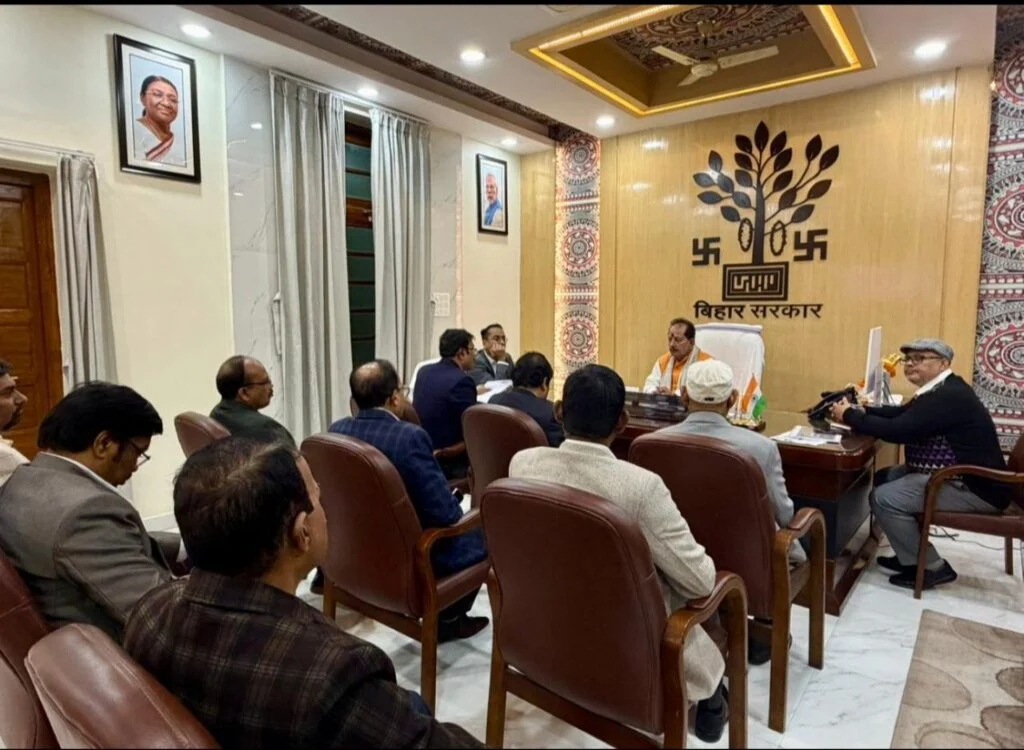 Bihar Politics: कार्यभार संभालते ही एक्टिव हुए डिप्टी सीएम विजय सिन्हा, नगर विकास विभाग की कमान संभालने के बाद किया बड़ा एलान 4 Bihar Politics: कार्यभार संभालते ही एक्टिव हुए डिप्टी सीएम विजय सिन्हा, नगर विकास विभाग की कमान संभालने के बाद किया बड़ा एलान 3