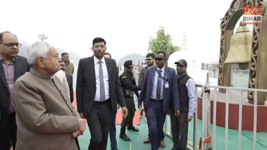 Bihar News: ठंड और कोहरे के बीच CM पहुंचे गांधी मैदान! लोक,कला और स्वदेशी हुनरों का मुख्यमंत्री नीतीश कुमार ने लिया जायजा 6