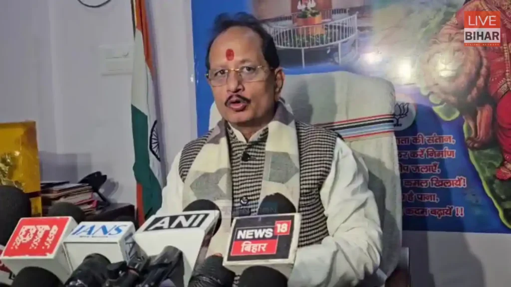 Vijay Sinha Warning: राजस्व अधिकारियों को सख्त चेतावनी, CM नीतीश को पत्र लिखने पर मचा सियासी बवाल 1