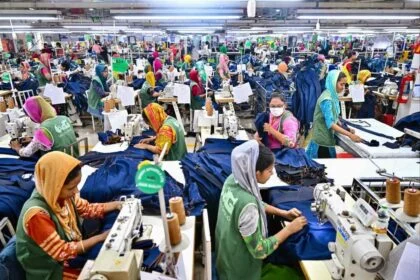 Bangladesh Textile Crisis India Yarn: भारत के सस्ते धागे में उलझा बांग्लादेश, कपड़ा उद्योग पर मंडराया बंदी का खतरा 2