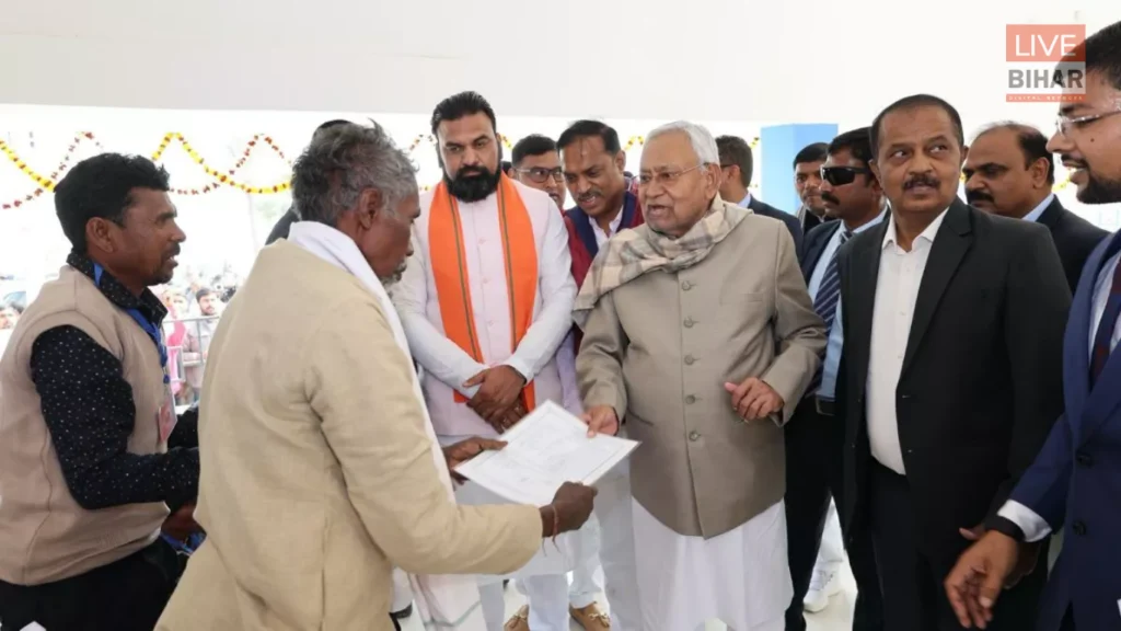 CM Nitish Kumar Samriddhi Yatra: CM नीतीश कुमार समृद्धि यात्रा मुजफ्फरपुर में बोले– जंगलराज खत्म, 5 साल में 1 करोड़ नौकरी-रोजगार देंगे 1